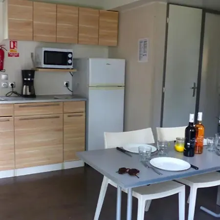 Kemp Mobil-home Confortable Avec Terrasse - 6 Pers. - Api-1-52-2168 *